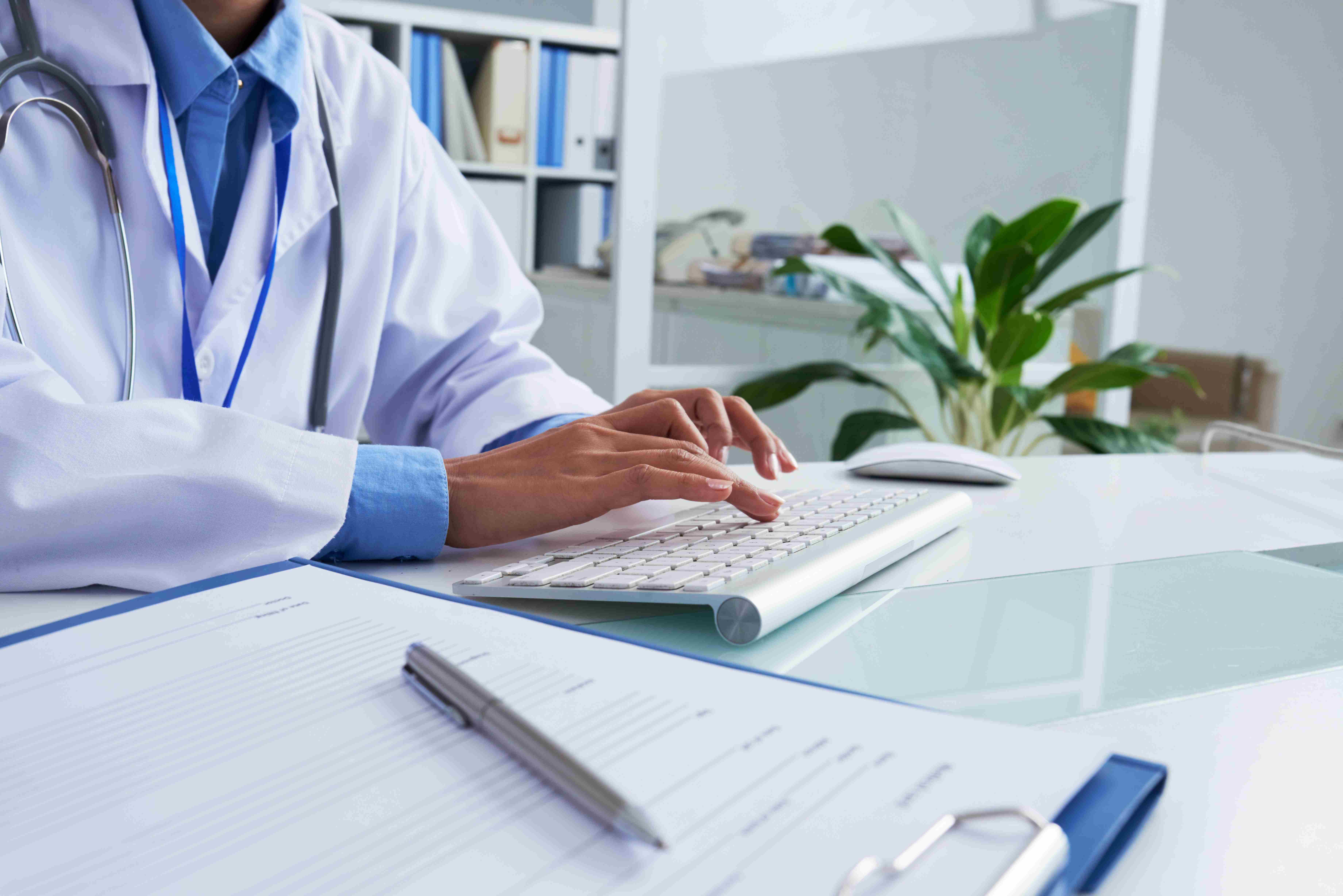 A Doctor is Mantaining The Reporting Services In Medical Billing